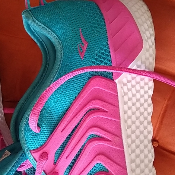 EVERLAST - Picture 4 of 4